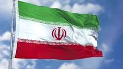 اهتزاز پرچم مقدس ایران به مناسبت دهه مبارک فجر در بندرعباس