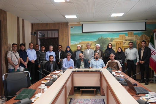 سکانس طلایی روز سینما  شهردار بندرعباس با هنرمندان سینمای هرمزگان به گفتگو نشست  